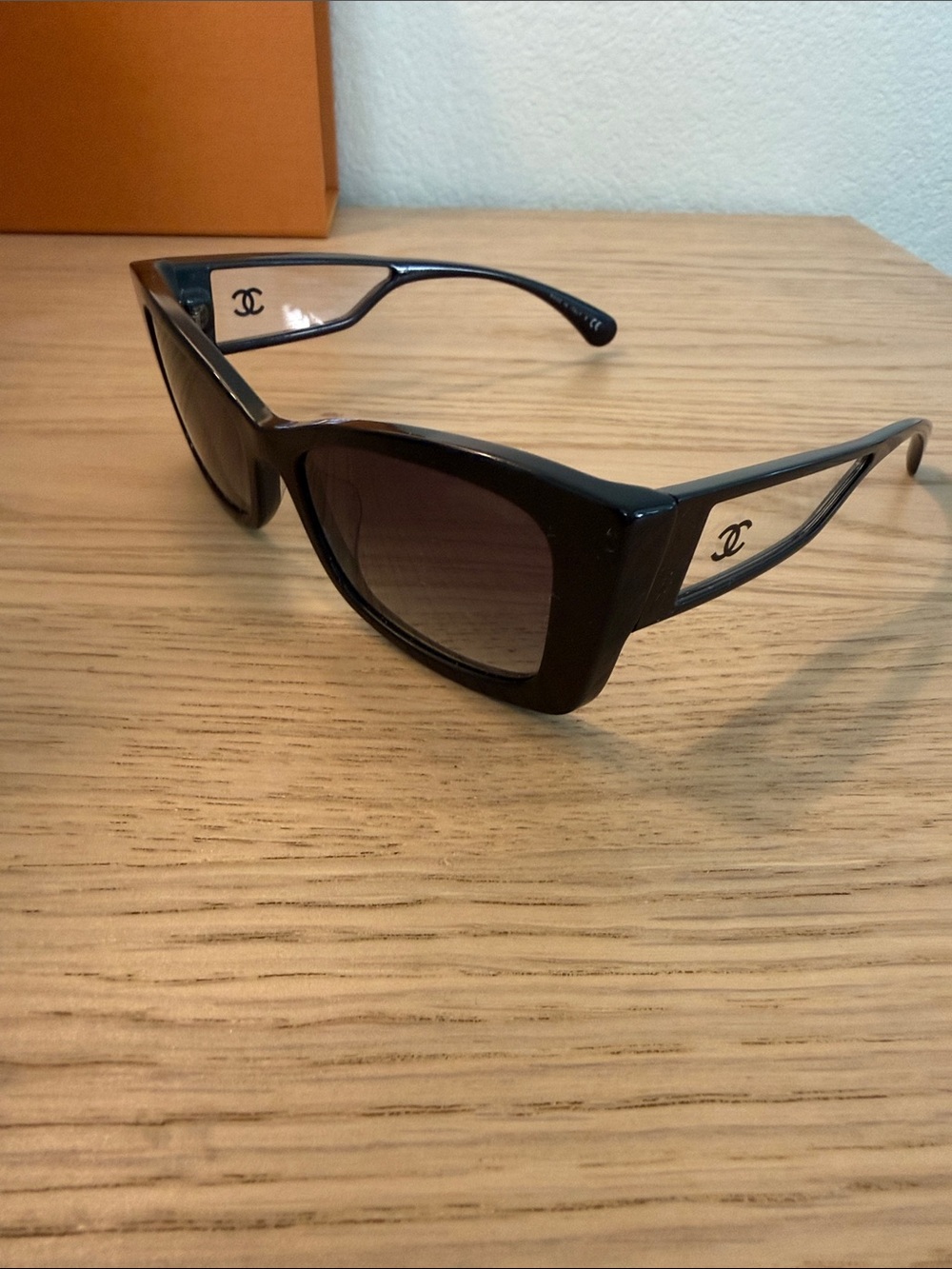 CHANEL 5430 Black Cat-Eye Sunglasses with Gradient Brown Lenses transparent